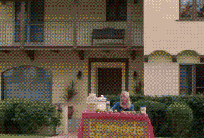 爆帅00后，让大龄屌丝女情何以堪人物gif搞笑图片