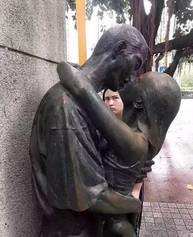 这小眼神人物gif搞笑图片