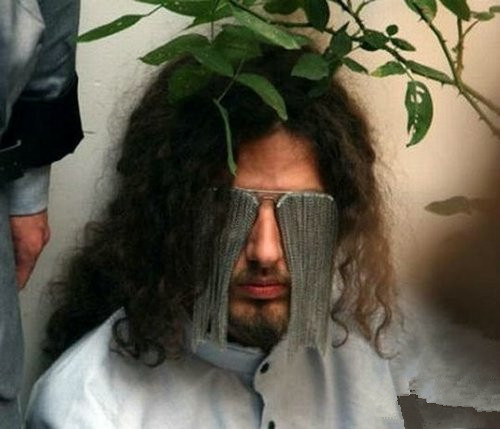 哥们，这是为何？人物gif搞笑图片