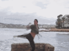 这样的妹子怎样才能征服？人物gif搞笑图片