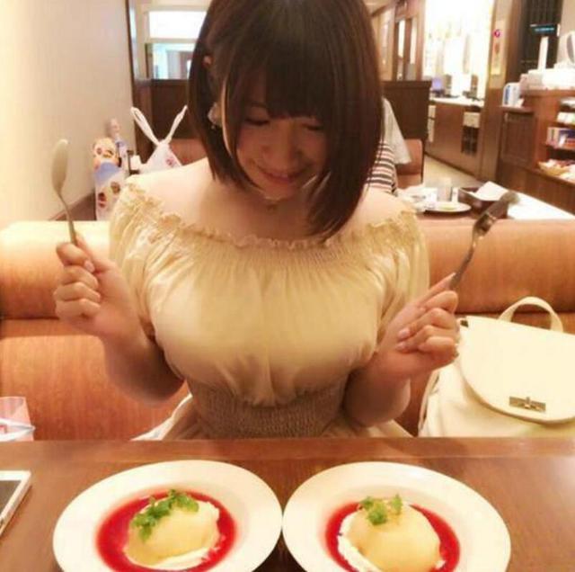 今天中餐晚餐一起都吃掉人物gif搞笑图片