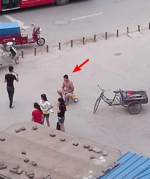 少年你在思考吗？人物gif搞笑图片