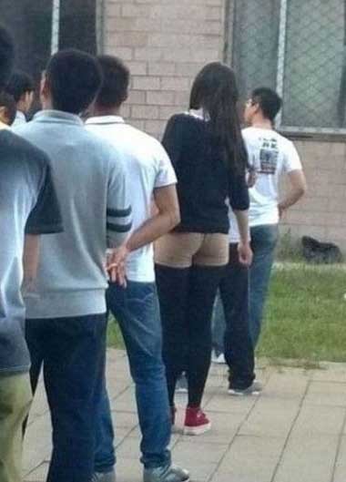 第一眼看错的默默点赞吧！！！人物gif搞笑图片