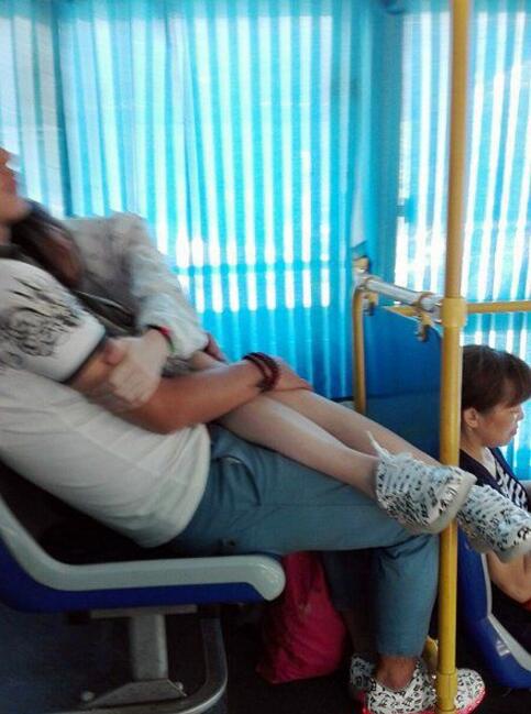 一定是男票太优秀怕被抢走人物gif搞笑图片