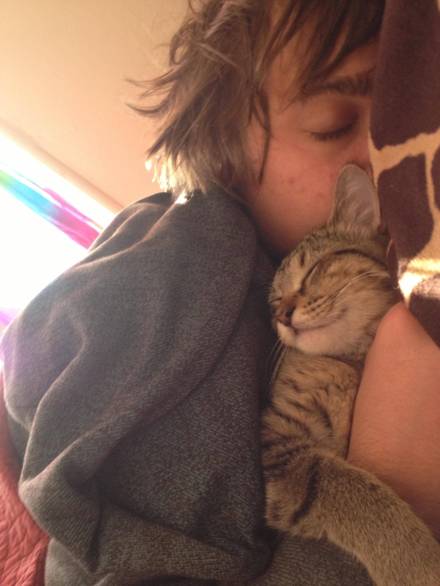 男朋友和他的猫，每天早上都是这样的情景~~人物gif搞笑图片