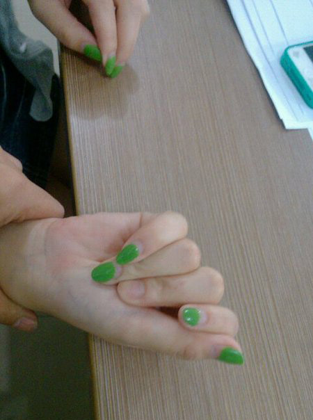 为啥无名子不指甲油呢？人物gif搞笑图片