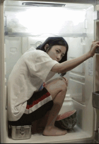 古有金屋藏娇，今有我想静静人物gif搞笑图片