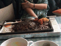 第一次约女神吃饭人物gif搞笑图片