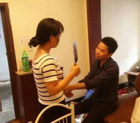 哥们儿，你也太镇定了些吧人物gif搞笑图片