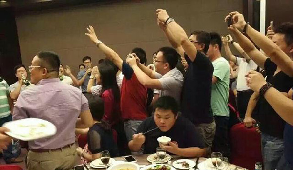 一个吃货的自我修养人物gif搞笑图片