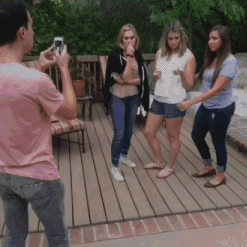 POSE人物gif搞笑图片