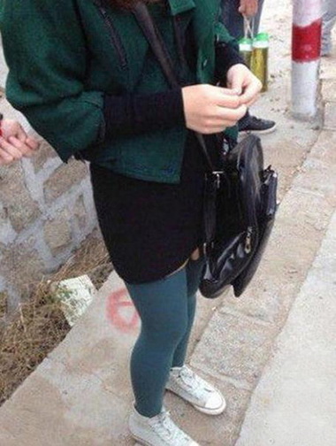 我是不是发现了什么？人物gif搞笑图片