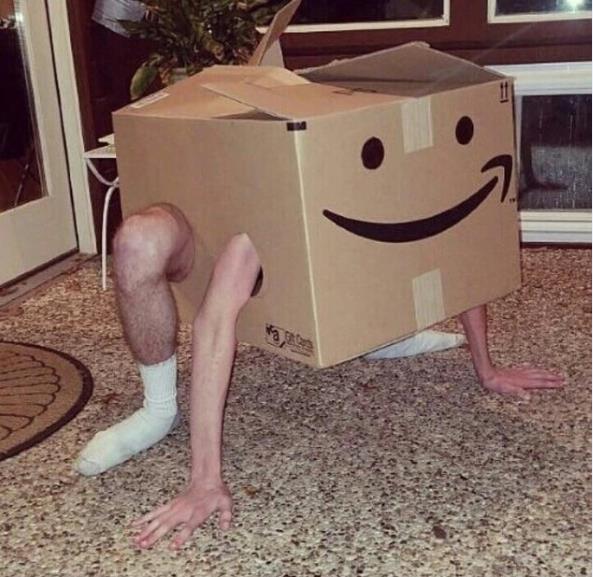 纸箱COSPLAY，呃！人物gif搞笑图片