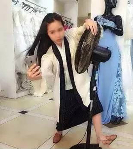 妹子教你如何拍出一头飘逸的秀发人物gif搞笑图片