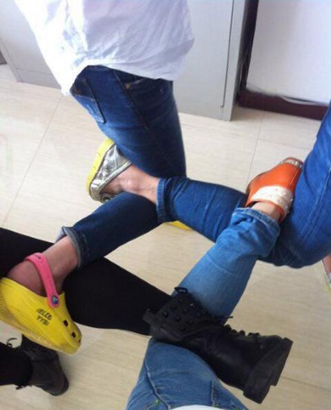 妹子们，你们在回忆童年么人物gif搞笑图片