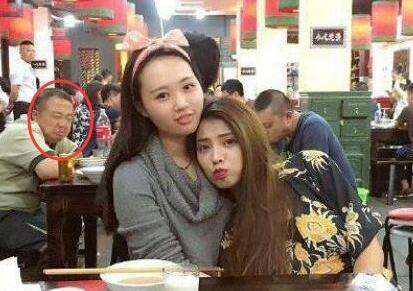 原来亮点在这人物gif搞笑图片