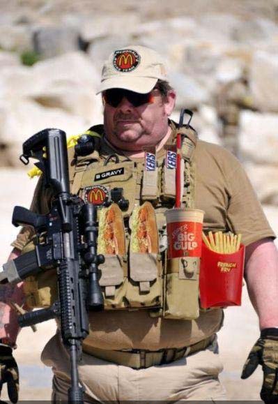 全副武装的战士人物gif搞笑图片