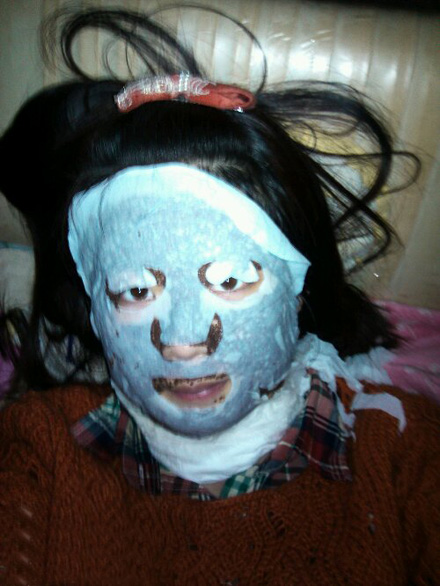 这面膜贴的，和去鬼门关刚回来一样人物gif搞笑图片