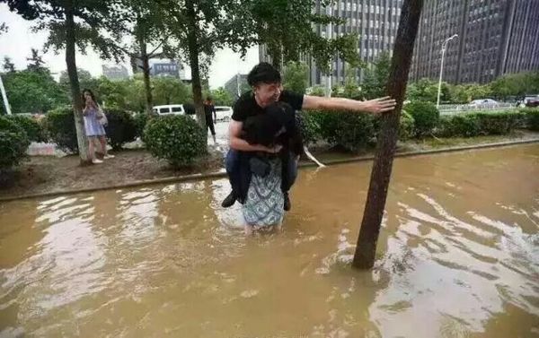 这样的女朋友哪里找人物gif搞笑图片