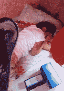 有你的电话人物gif搞笑图片