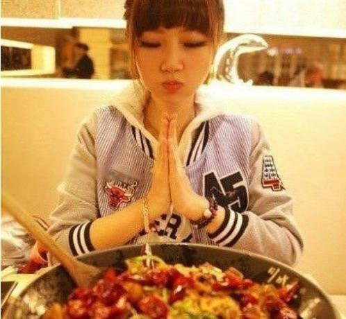 希望我怎么吃也不胖人物gif搞笑图片