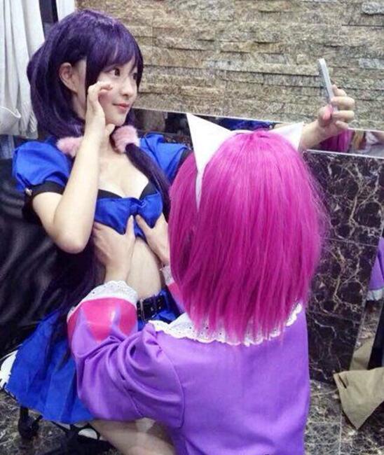 友谊是挤出来的人物gif搞笑图片