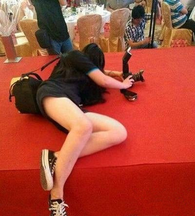 为了拍个照片也是拼了人物gif搞笑图片