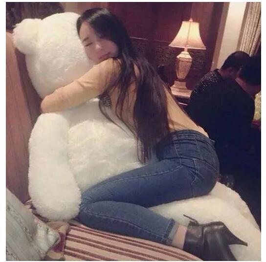 菇凉自从有了这个，就很少搭理男友了人物gif搞笑图片