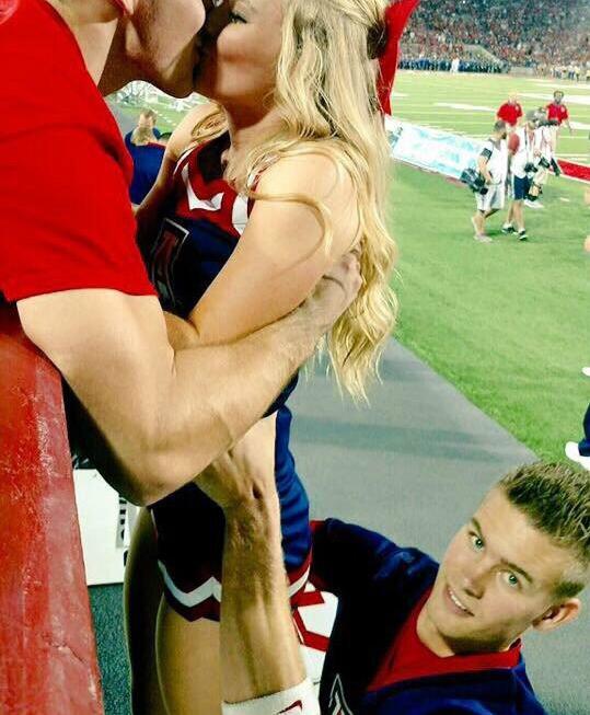 把喜欢的妹子送给别人品尝是种怎样的心情呢人物gif搞笑图片