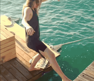 妹子，你姿势不对人物gif搞笑图片