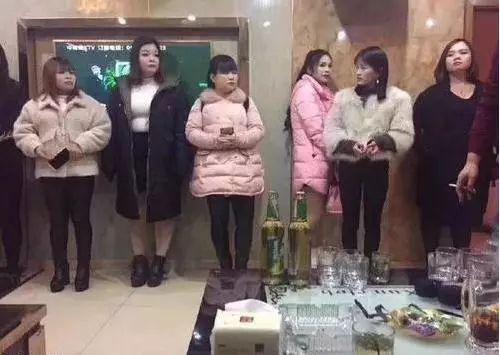 都什么鬼？人物gif搞笑图片