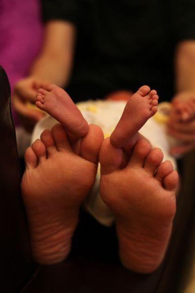 小脚与大脚人物gif搞笑图片