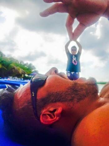 一口吞了你人物gif搞笑图片