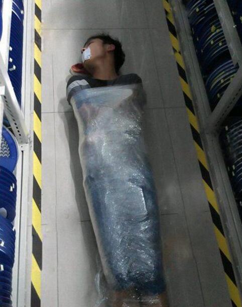 网上买的男票到了人物gif搞笑图片