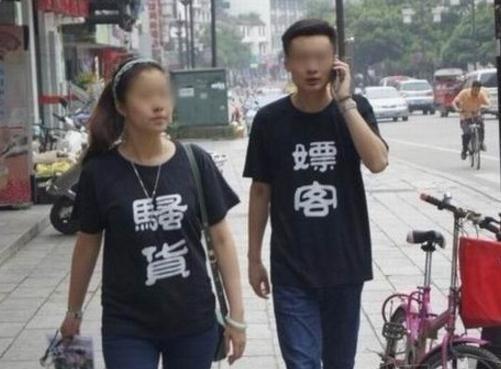 这是天造地设的一对啊，就一点不害羞吗人物gif搞笑图片