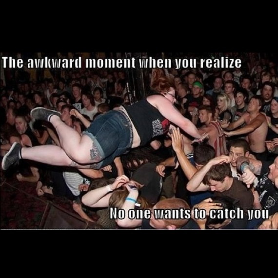 悲催的，这美女没人想接人物gif搞笑图片