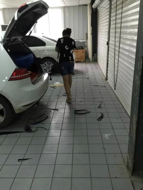 老板娘是不是在暗示我人物gif搞笑图片