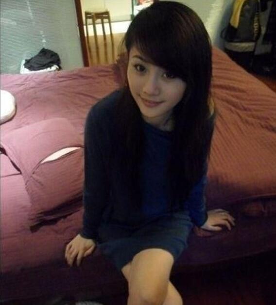 女友出差给我传来一张照片人物gif搞笑图片