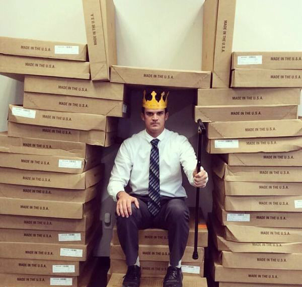 我只想安静地做个国王人物gif搞笑图片