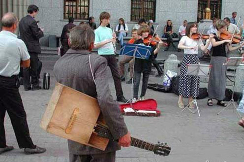 发现这么多同行，老夫的音乐之魂早已按耐不住人物gif搞笑图片