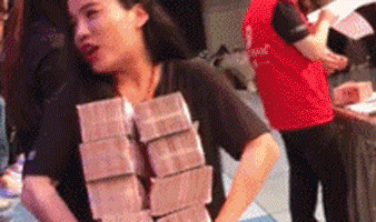 妹子，需要帮忙吗？人物gif搞笑图片