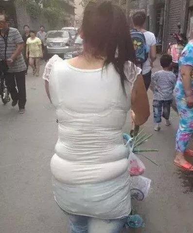 大姐，生了娃后，以前的衣服就暂时不要穿了吧人物gif搞笑图片