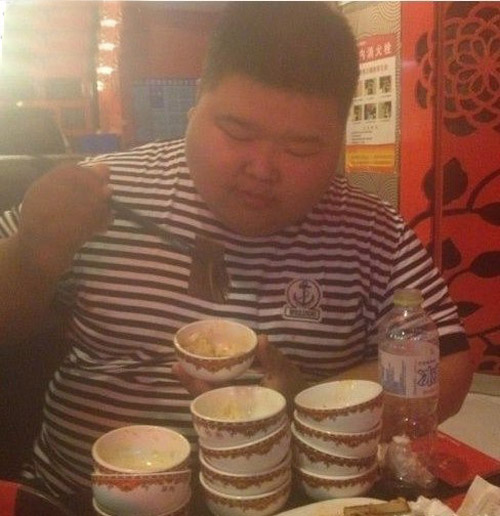 吃货是这样炼成的人物gif搞笑图片