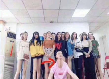 能不能考虑下这个男生的感受人物gif搞笑图片