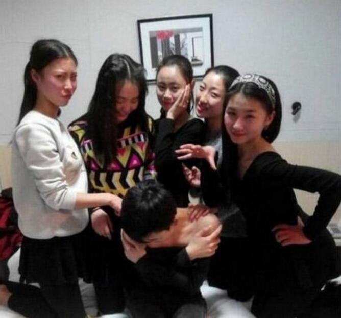 有什么事冲我来人物gif搞笑图片