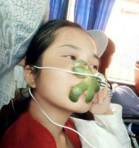 教你们一个防晕车神技人物gif搞笑图片