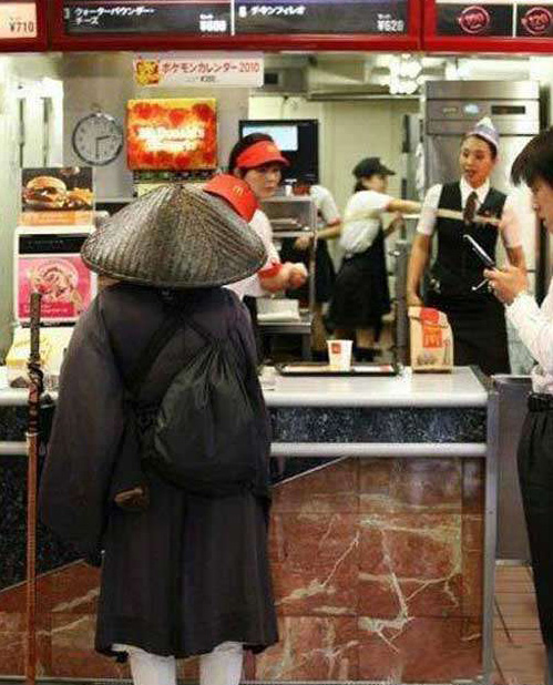 武林高手穿越到现代人物gif搞笑图片