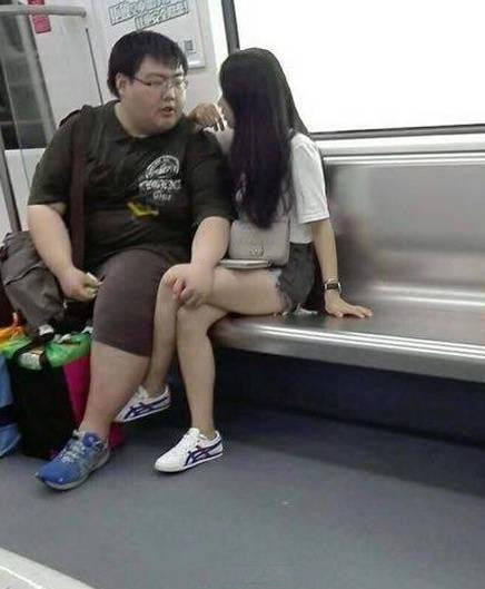 瞬间相信了真爱人物gif搞笑图片