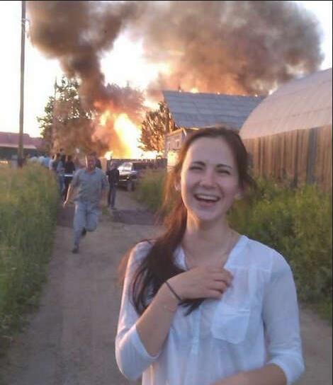 幸好不是我家人物gif搞笑图片