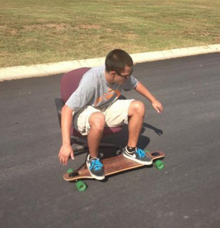 每天都是这么上下班的人物gif搞笑图片